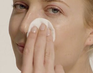 ISDIN MICELLAR Solution 4 en 1 400ml + Essential Cleansing 27ml Offert – Image 3