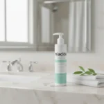 Flacon de Niacide Dermo Nettoyant, gel de nettoyage à la niacinamide pour peaux sensibles et mixtes.