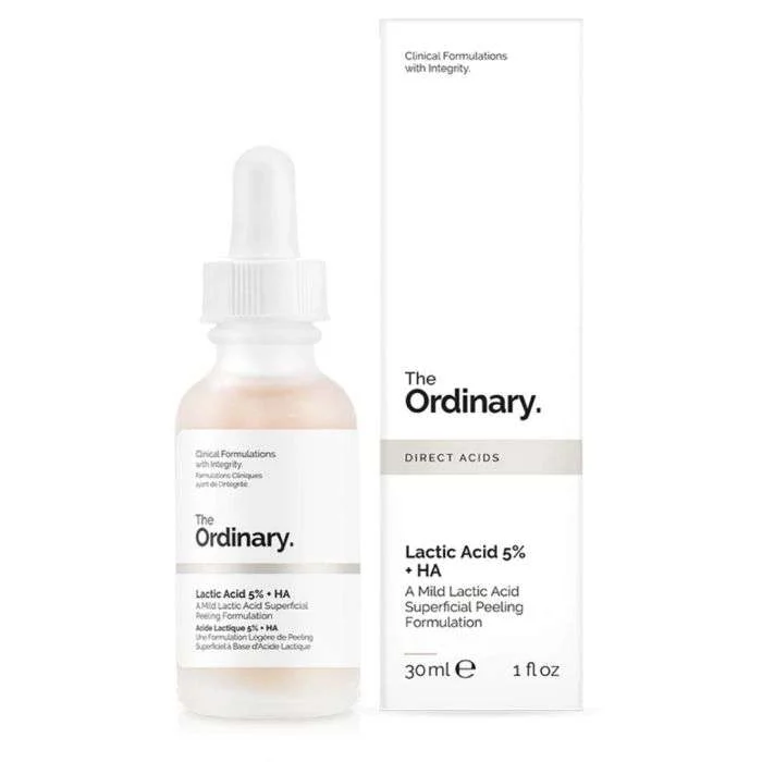 Flacon pipette The Ordinary Lactic Acid 5% + HA, sérum exfoliant doux pour l'éclat du teint.