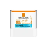 Stick solaire de poche La Roche-Posay Anthelios UVAIR SPF50+ de 10ml au fini invisible et satiné.