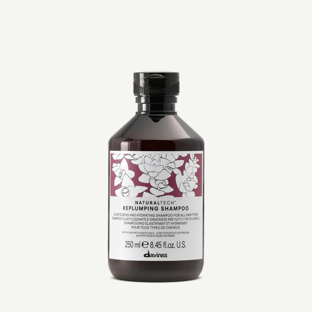 Flacon de Davines Naturaltech Replumping Shampoo, shampooing repulpant et reconstituant pour cheveux plats, fins ou fatigués.