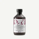 Flacon de Davines Naturaltech Replumping Shampoo, shampooing repulpant et reconstituant pour cheveux plats, fins ou fatigués.