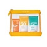 Trousse éco-conçue Clarins Summer Essentials Set contenant la crème visage SPF50+, la crème corps SPF30 et le baume après-soleil.