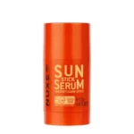 NUXE Sun Stick Sérum SPF 50+ en format nomade 25g, protection solaire invisible et anti-âge pour le visage